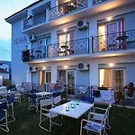 Iris Aparthotel
