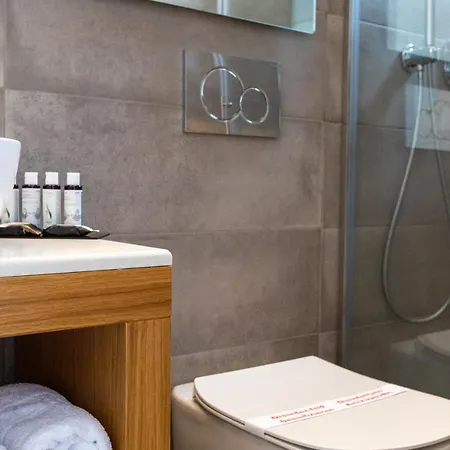 Iris 4* Skiathos Town