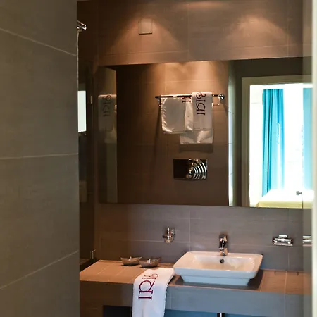 Iris 4*