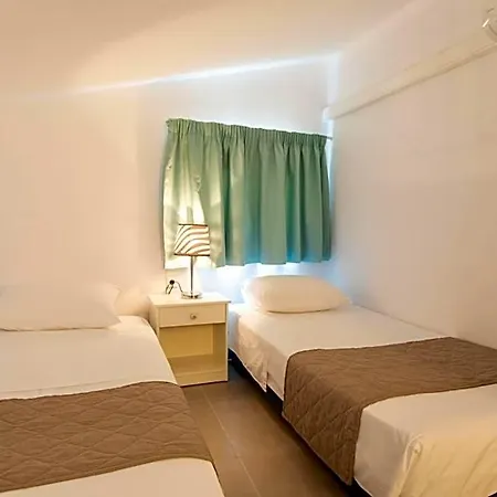 Iris Aparthotel